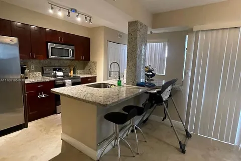 2803 N Oakland Forest Dr # 211, Oakland Park FL 33309
