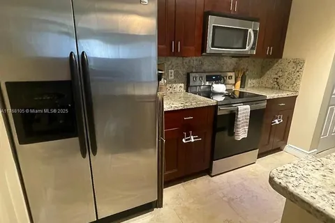 2803 N Oakland Forest Dr # 211, Oakland Park FL 33309