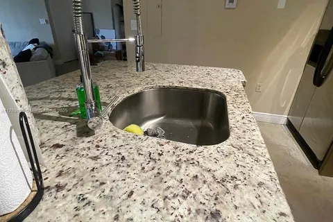 2803 N Oakland Forest Dr # 211, Oakland Park FL 33309