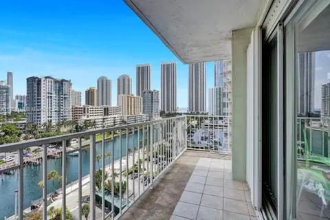 500 Bayview Dr # 931, Sunny Isles Beach FL 33160