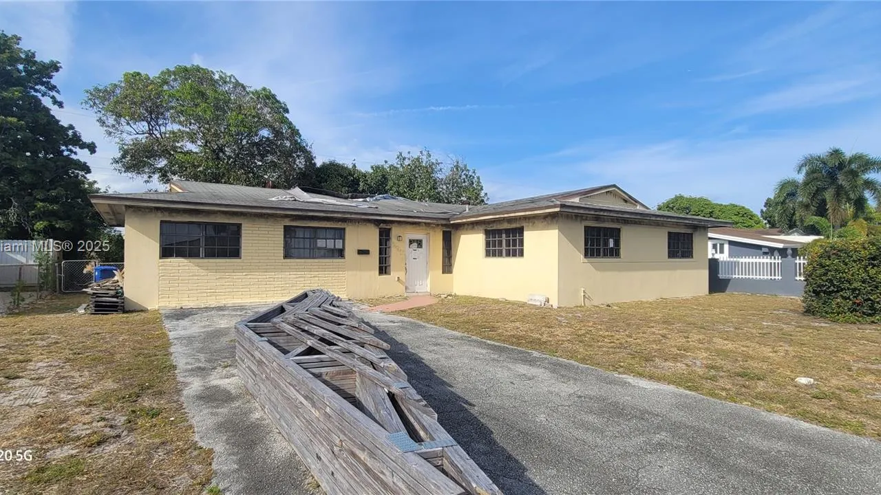 2911 NW 189th St, Miami Gardens FL 33056