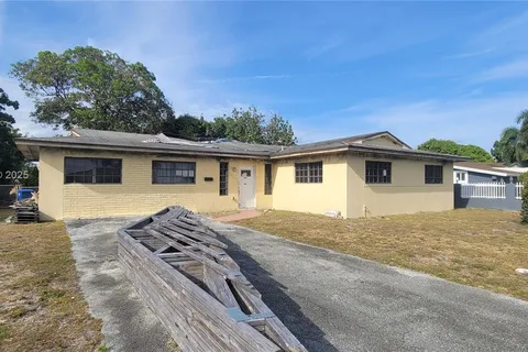 2911 NW 189th St, Miami Gardens FL 33056
