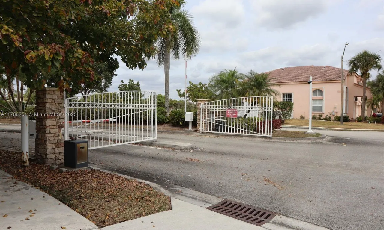 1498 NW 153rd Ln, Pembroke Pines FL 33028