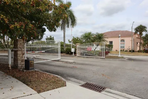 1498 NW 153rd Ln, Pembroke Pines FL 33028