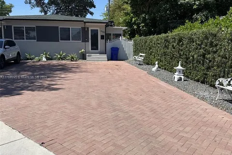 4485 SW 7th St # 4485, Miami FL 33134
