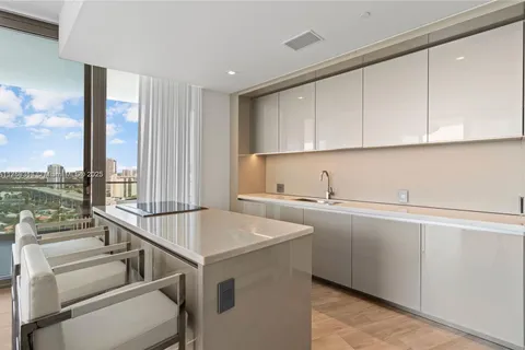 18975 Collins Ave # 1605, Sunny Isles Beach FL 33160