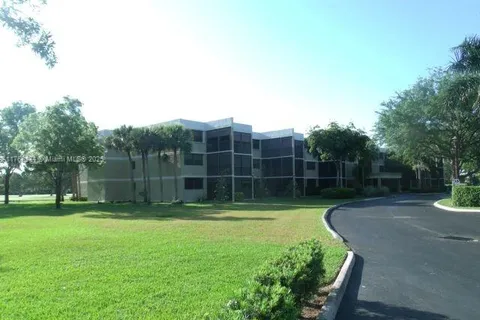 16100 Golf Club Rd # 101, Weston FL 33326