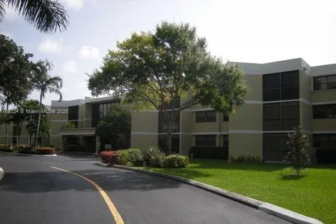 16100 Golf Club Rd # 101, Weston FL 33326