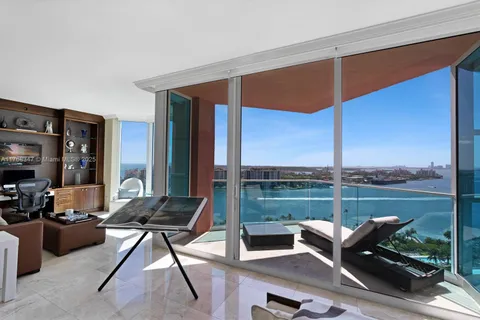 300 S Pointe Dr # 1902, Miami Beach FL 33139