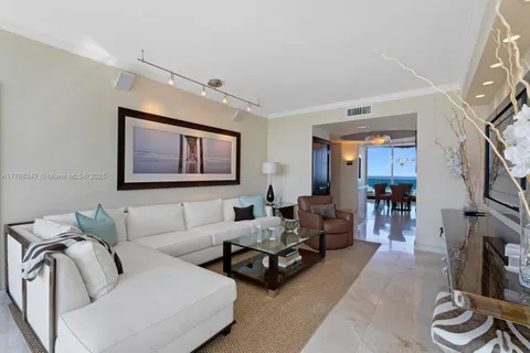 300 S Pointe Dr # 1902, Miami Beach FL 33139