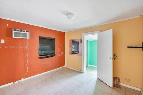 623 E 55th St, Hialeah FL 33013