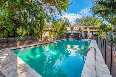 3500 Flamingo Dr, Miami Beach FL 33140