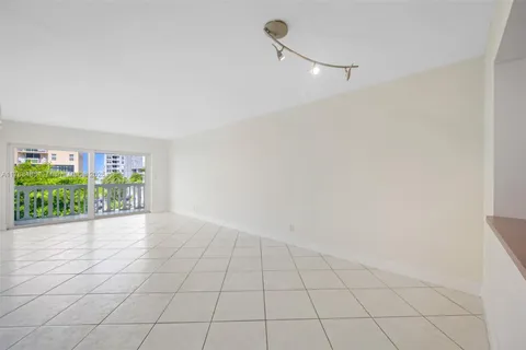 450 Paradise Isle Blvd # 303, Hallandale Beach FL 33009