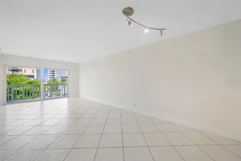 450 Paradise Isle Blvd # 303, Hallandale Beach FL 33009