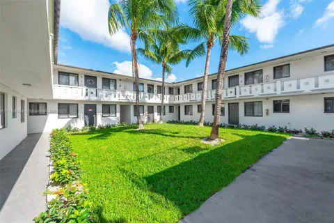 1345 W 28th St # 19, Hialeah FL 33010