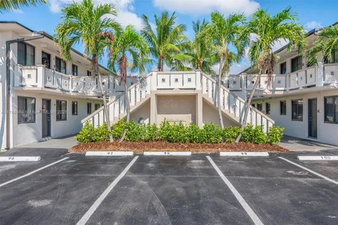 1345 W 28th St # 19, Hialeah FL 33010