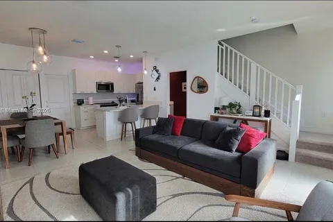 4675 NW 83rd Pkwy # 4675, Doral FL 33166