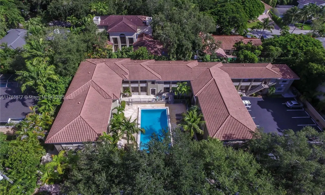 125 Edgewater Dr # 2, Coral Gables FL 33133