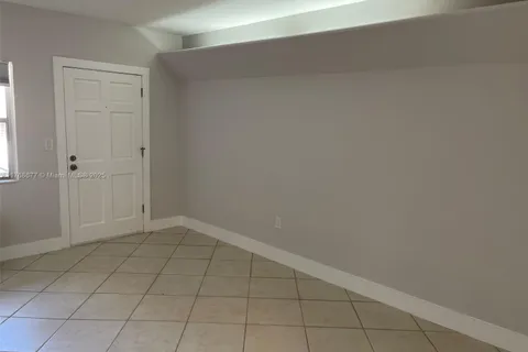 125 Edgewater Dr # 2, Coral Gables FL 33133