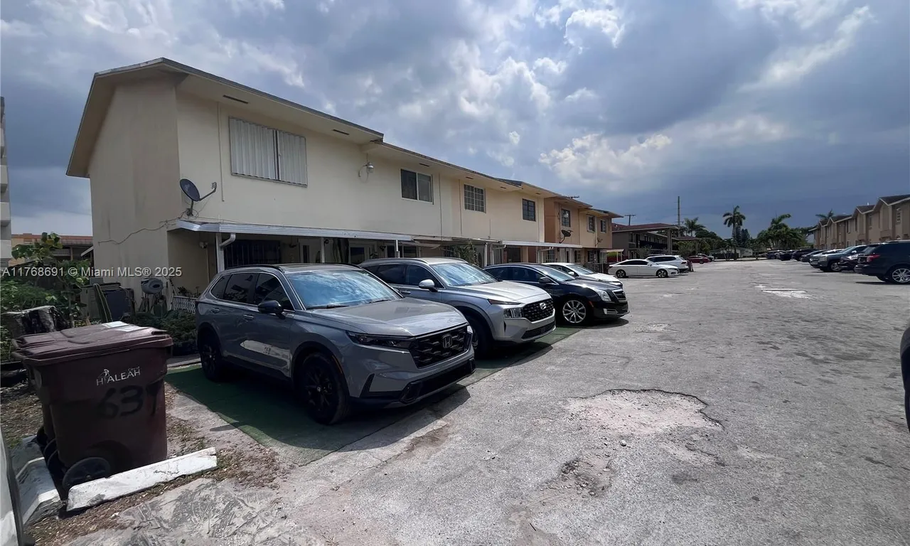 639 W 68th St # 639, Hialeah FL 33014