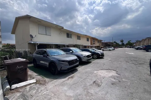 639 W 68th St # 639, Hialeah FL 33014