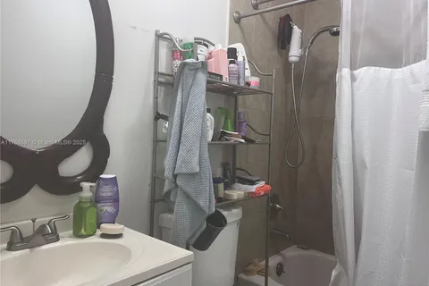 639 W 68th St # 639, Hialeah FL 33014