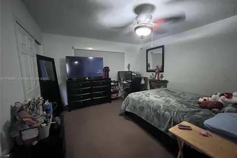 639 W 68th St # 639, Hialeah FL 33014