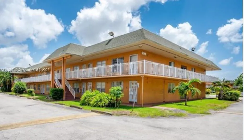 271 NW 177th St # 121, Miami Gardens FL 33169