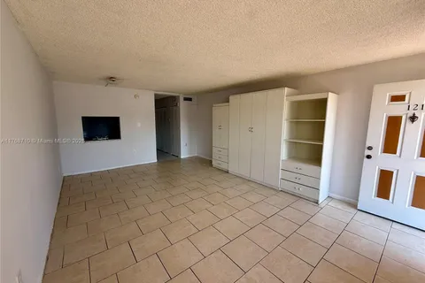 271 NW 177th St # 121, Miami Gardens FL 33169