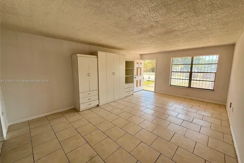 271 NW 177th St # 121, Miami Gardens FL 33169