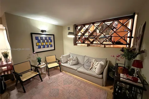 400 Valencia Ave # 2, Coral Gables FL 33134