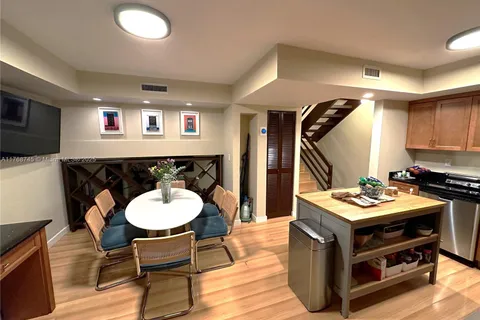400 Valencia Ave # 2, Coral Gables FL 33134