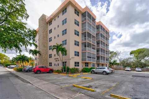 1830 Dixieanna St # 203, Hollywood FL 33020