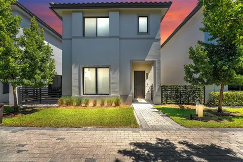 4372 NW 80th Ct, Doral FL 33166