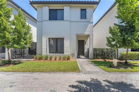 4372 NW 80th Ct, Doral FL 33166