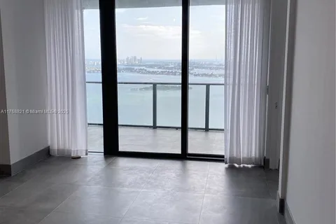 650 NE 32 # 4102, Miami FL 33137