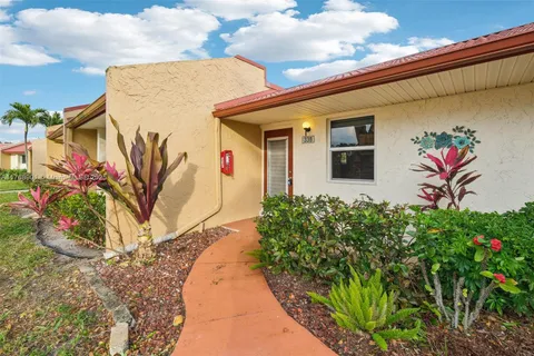 338 Lake Evelyn Dr, West Palm Beach FL 33411