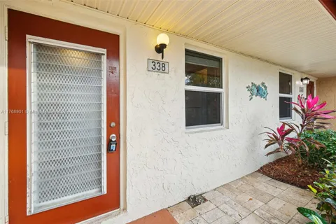 338 Lake Evelyn Dr, West Palm Beach FL 33411