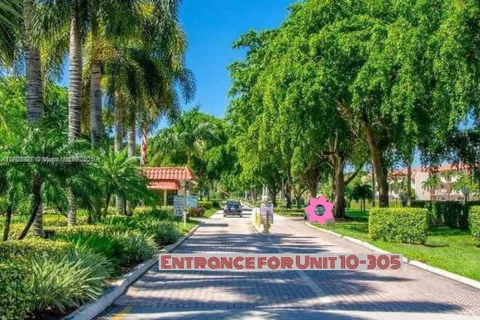 9511 N Hollybrook Lake Dr # 305, Pembroke Pines FL 33025