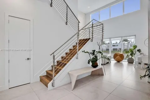 10250 NW 75th Ter, Doral FL 33178