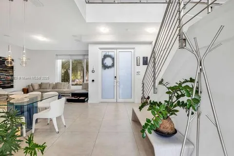 10250 NW 75th Ter, Doral FL 33178