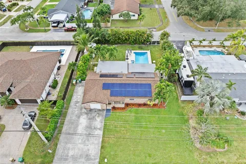 4291 SW 67th Ter # 1, Davie FL 33314