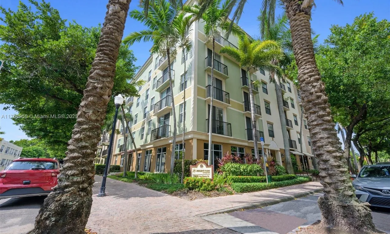1900 Van Buren St # 106B, Hollywood FL 33020