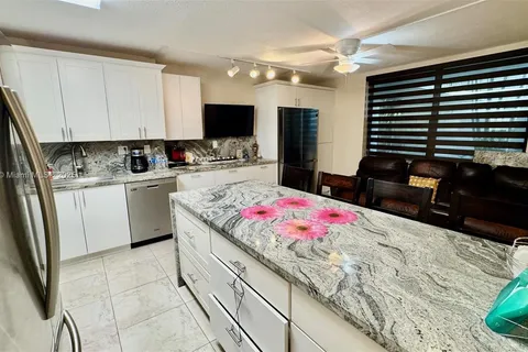 20381 NE 30th Ave # 7, Aventura FL 33180
