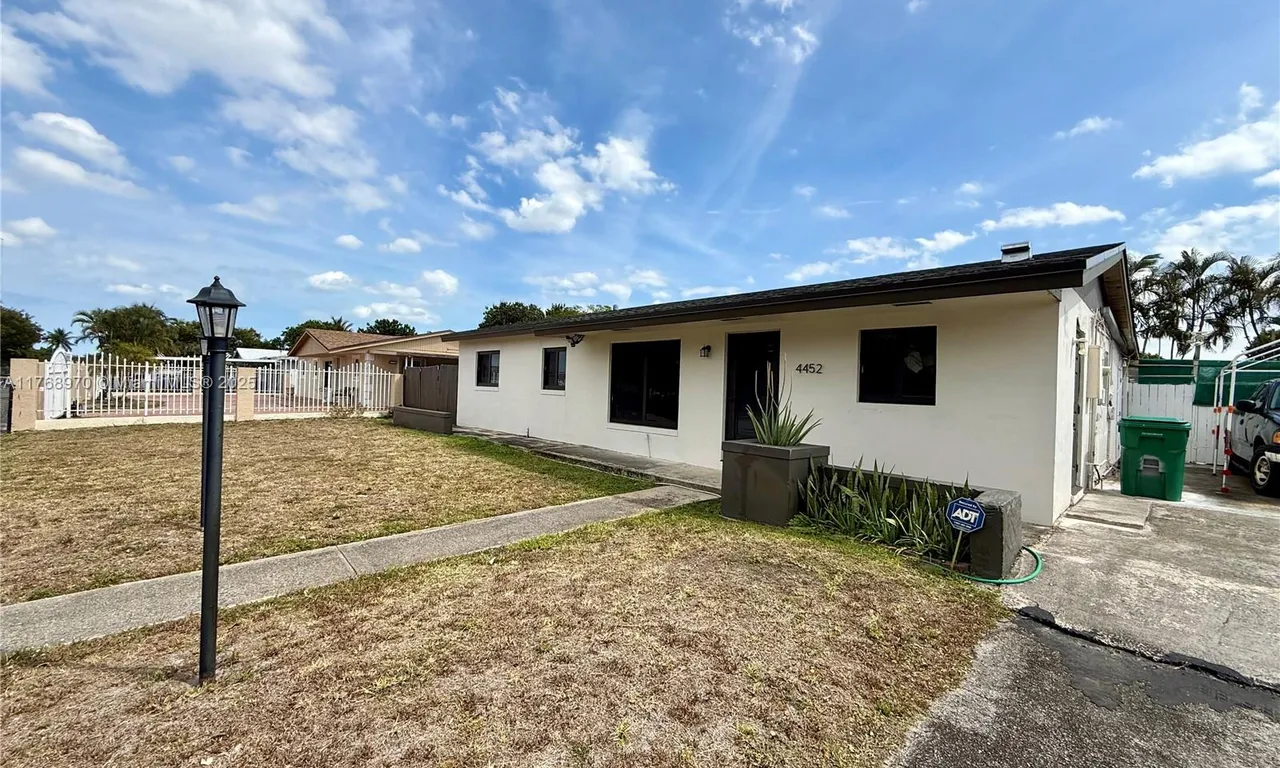 4452 NW 204th St, Miami Gardens FL 33055