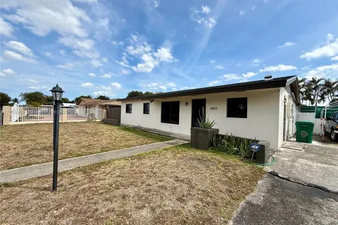4452 NW 204th St, Miami Gardens FL 33055