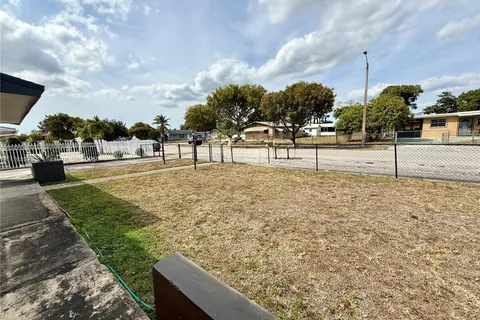 4452 NW 204th St, Miami Gardens FL 33055