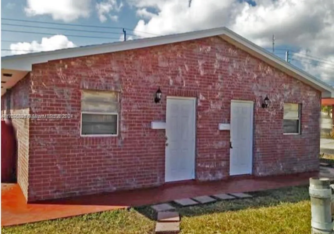 817 Foster Rd, Hallandale Beach FL 33009