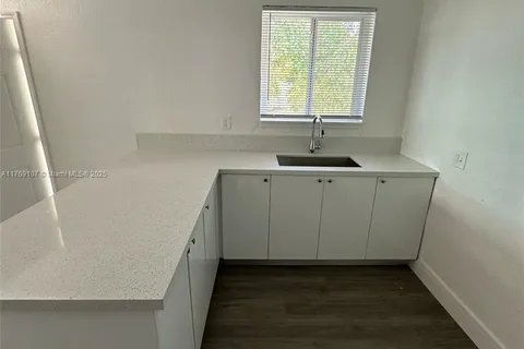 160 NE 77th St # 1, Miami FL 33138