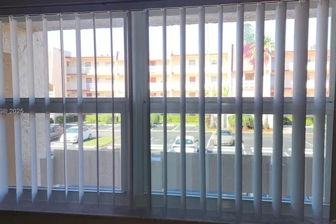 1015 Country Club Dr # 207, Margate FL 33063